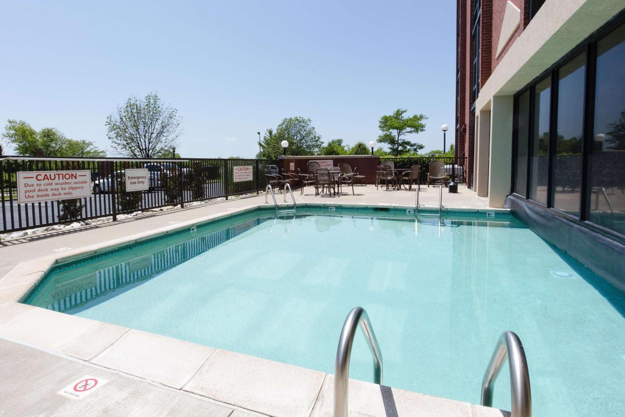 Drury Inn & Suites Kansas City Airport Exteriér fotografie