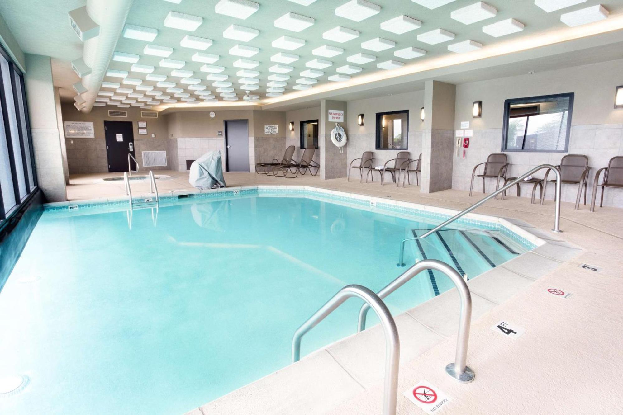 Drury Inn & Suites Kansas City Airport Exteriér fotografie