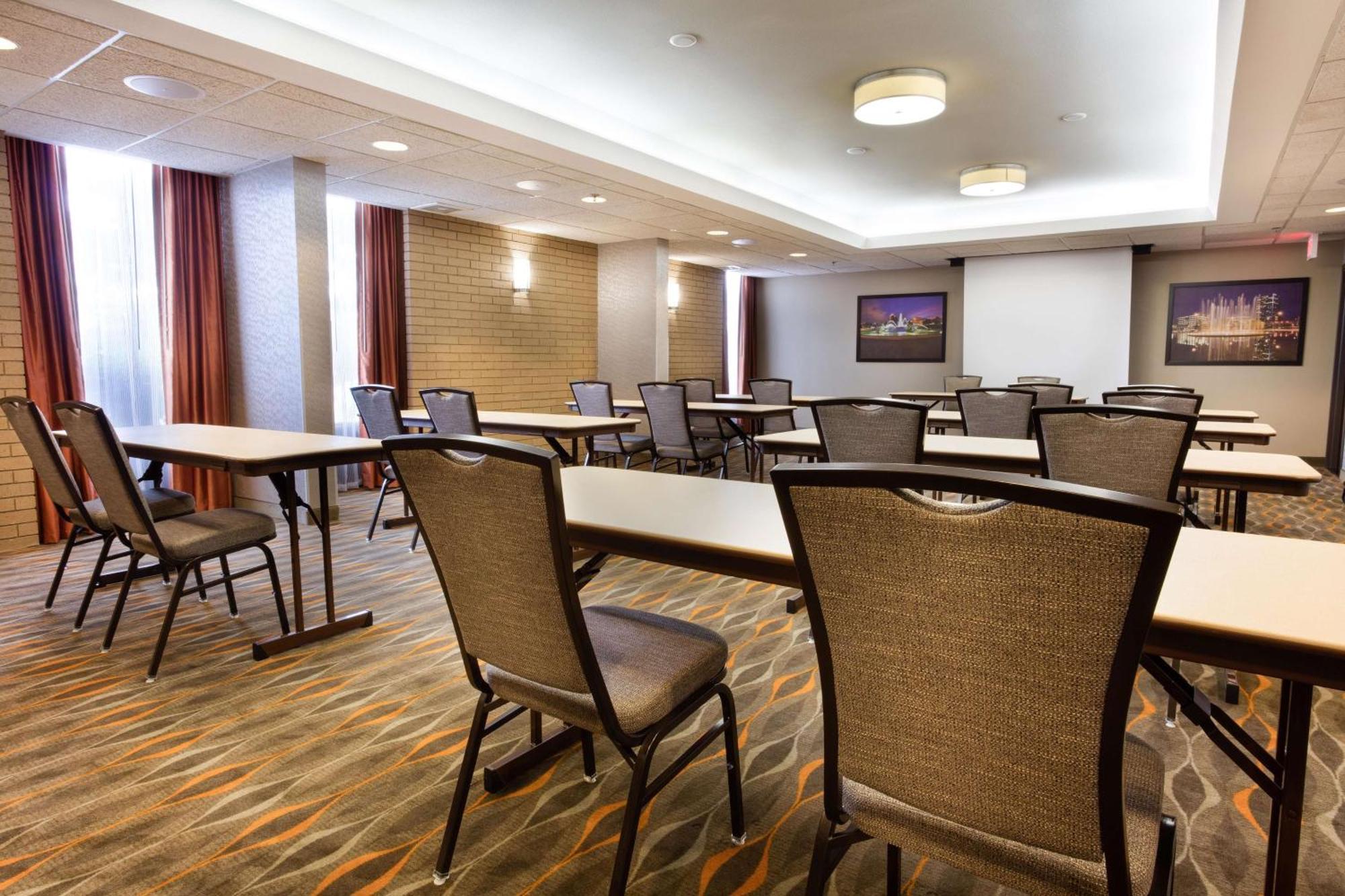 Drury Inn & Suites Kansas City Airport Exteriér fotografie